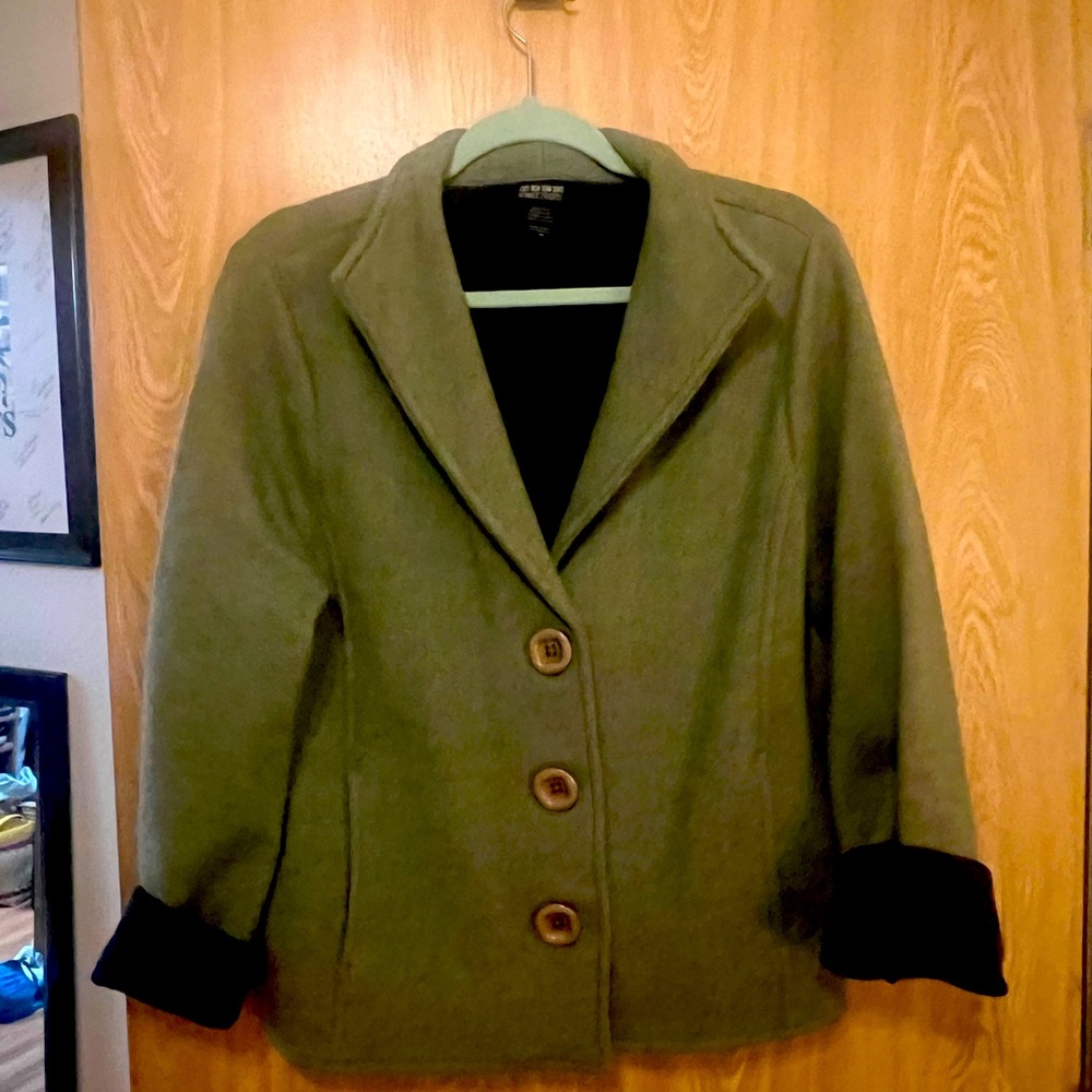 Gorgeous Wool Button jacket - Picture 3 of 5